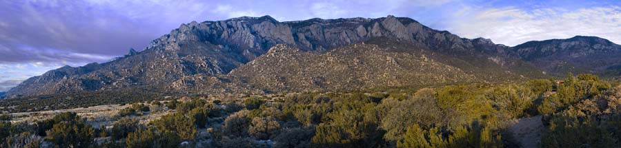Very high resolution picture of the Sandia Mountains